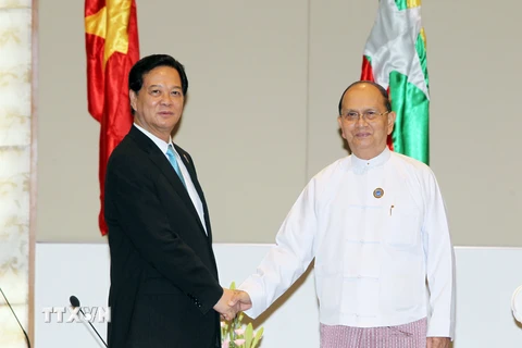 Thủ tướng Nguyễn Tấn Dũng hội kiến với Tổng thống Myanmar Thein Sein. (Ảnh: Đức Tám/TTXVN)