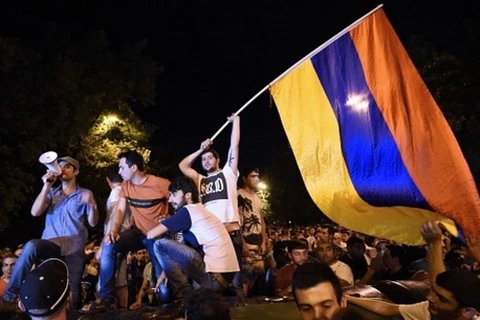 Người dân Armenia biểu tình phản đối tăng giá điện. (Nguồn: AFP)