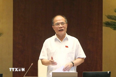  Chủ tịch Quốc hội Nguyễn Sinh Hùng điều khiển phần chất vấn và trả lời chất vấn. (Ảnh: Nhan Sáng/TTXVN)