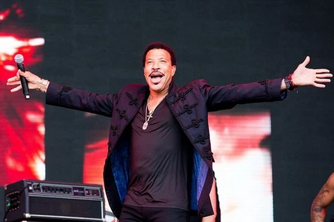 Nam ca sỹ Lionel Richie trong một màn trình diễn tại Đại nhạc hội mùa Hè Glastonbury. (Nguồn: dailymail.co.uk)