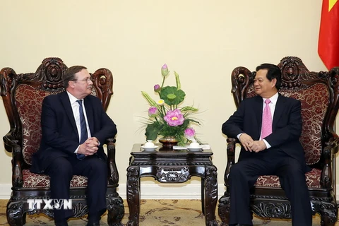 Thủ tướng Nguyễn Tấn Dũng tiếp Đại sứ Hungary tại Việt Nam Csaba Ory. (Ảnh: Đức Tám/TTXVN)