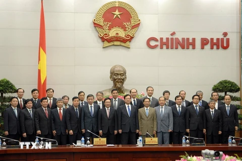Thủ tướng Nguyễn Tấn Dũng và các đại biểu tại Lễ ra mắt Ủy ban Quốc gia APEC 2017. (Ảnh: Doãn Tấn/TTXVN)