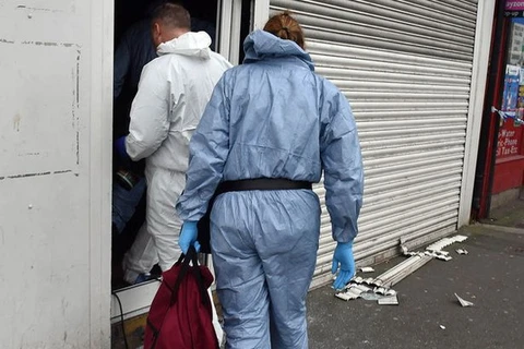 Cảnh sát tiến hành khám xét chỗ ở của Mohammed Ali. (Nguồn: mirror.co.uk)