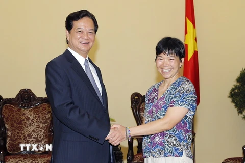 Thủ tướng Nguyễn Tấn Dũng tiếp giáo sư Lưu Lệ Hằng. (Ảnh: Đức Tám/TTXVN)