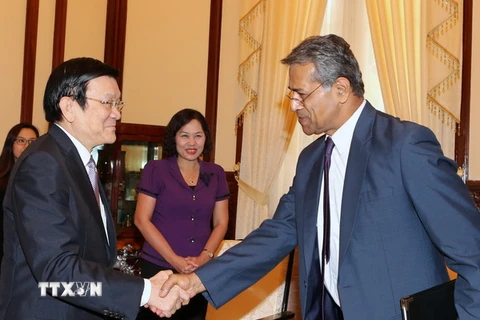 Chủ tịch nước Trương Tấn Sang tiếp ông Sanjay Klra, Trưởng đại diện IMF tại Việt Nam. (Ảnh: Nguyễn Khang/TTXVN)