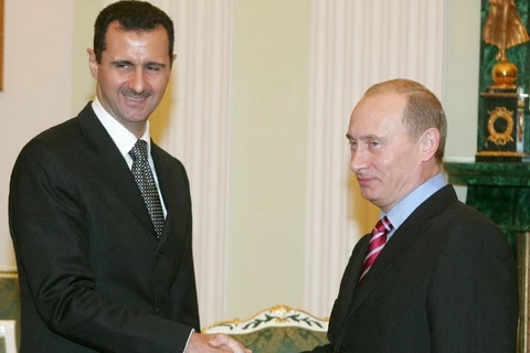 Tổng thống Nga Vladimir Putin và Tổng thống Syria Bashar al-Assad trong một cuộc gặp năm 2006. (Nguồn: AFP)