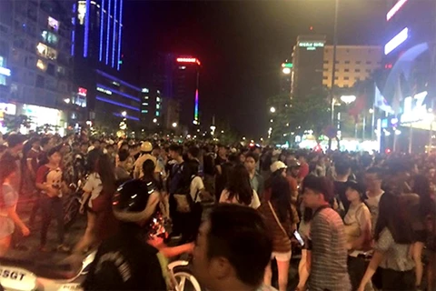 Phạt hành chính 15 người trong vụ "hotgirl" náo loạn phố Nguyễn Huệ