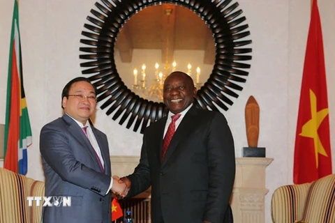 Phó Thủ tướng Hoàng Trung Hải gặp và làm việc với Phó Tổng thống Nam Phi Cyril Ramaphosa. (Nguồn: TTXVN)