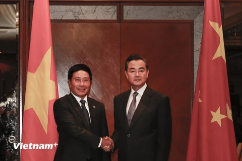 Phó Thủ tướng Phạm Bình Minh và Bộ trưởng Ngoại giao Trung Quốc Vương Nghị tại cuộc gặp song phương. (Ảnh: Kim Dung-Chí Giáp/Vietnam+)