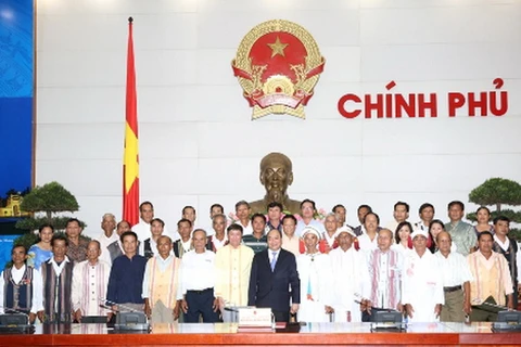 Phó Thủ tướng Chính phủ Nguyễn Xuân Phúc và các đại biểu. (Nguồn: baochinhphu.vn)