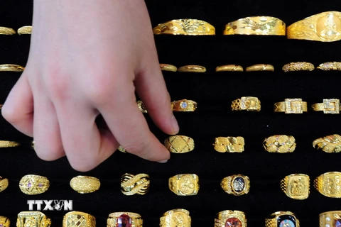 Một cửa hàng bán đồ trang sức bằng vàng ở Seoul, Hàn Quốc. (Nguồn: AFP/TTXVN)