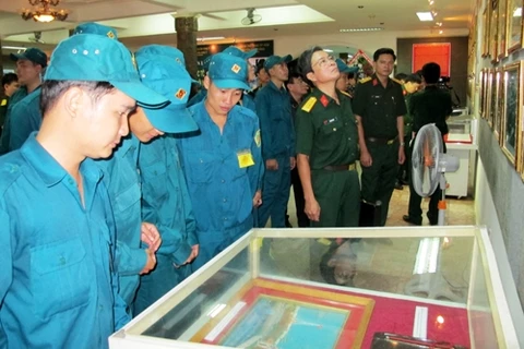 Triển lãm ảnh Bác Tôn với Quân đội nhân dân Việt Nam