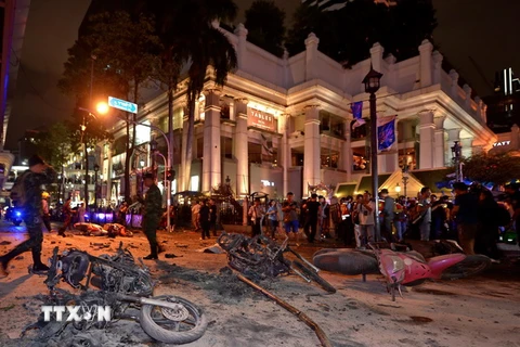 Hiện trường vụ nổ sát đền thờ Erawan. (Nguồn: AFP/TTXVN)