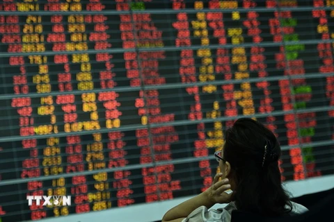 Các nhà đầu tư tại thị trường chứng khoán Bangkok, Thái Lan. (Nguồn: AFP/TTXVN)