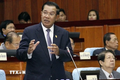 Thủ tướng Hun Sen (giữa) phát biểu tại phiên họp Quốc hội ở thủ đô Phnom Penh ngày 8/8. (Nguồn: AFP/TTXVN)