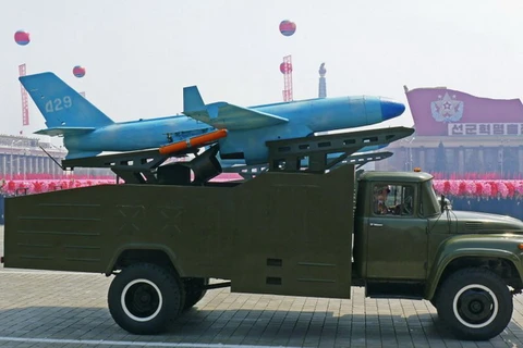 Máy bay không người lái của Triều Tiên trong một cuộc diễu binh tháng 4/2012. (Nguồn: Kyodo)