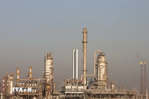 Toàn cảnh nhà máy lọc dầu Abadan, nhà máy lớn nhất Iran ở thành phố Tây Mam Abadan. (Nguồn: THX/TTXVN)