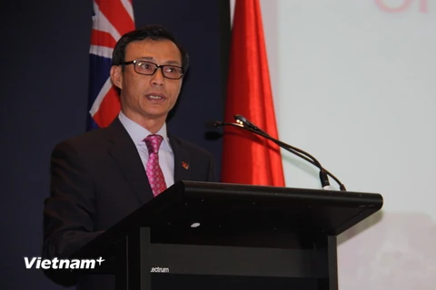 Đại sứ Việt Nam tại Australia Lương Thanh Nghị phát biểu tại Lễ kỷ niệm. (Ảnh: Khánh Linh/Vietnam+)