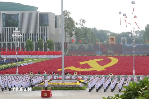 Lễ mít tinh, diễu binh, diễu hành kỷ niệm 70 năm Cách mạng Tháng Tám và Quốc khánh 2/9. (Nguồn: TTXVN)