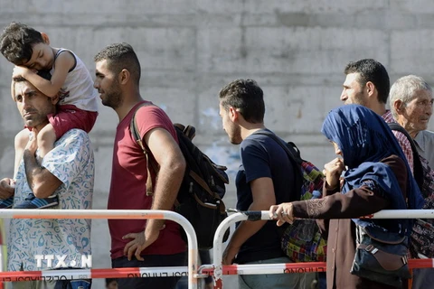 Người di cư tại nhà ga ở Munich, miền nam nước Đức. (Nguồn: AFP/TTXVN)