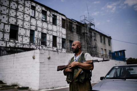 Một chiến binh phe ly khai ở Đông Ukraine. (Ảnh: AFP)