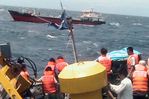 Cứu được 10 thuyền viên tàu chở hàng bị chìm ở khu vực đảo Cồn Cỏ