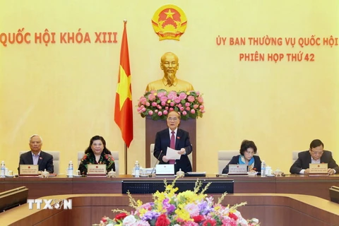 Chủ tịch Quốc hội Nguyễn Sinh Hùng phát biểu khai mạc Phiên họp thứ 42 của Ủy ban Thường vụ Quốc hội. (Ảnh: Nhan Sáng/TTXVN)