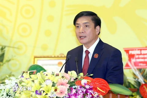 Ông Bùi Văn Cường, Bí thư Đảng ủy Khối Doanh nghiệp Trung ương nhiệm kỳ 2015 - 2020 phát biểu tại đại hội. (Ảnh: An Đăng/TTXVN)