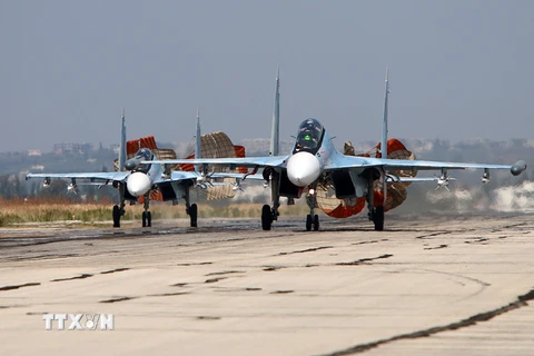 Máy bay Sukhoi SU-24 của Nga tại căn cứ không quân Hmeimim ở tỉnh Latakia, Syria. (Nguồn: AFP/TTXVN)