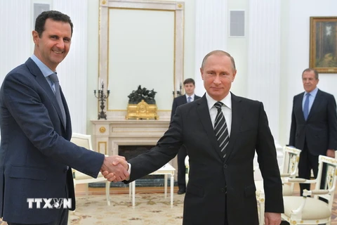 Tổng thống Nga Vladimir Putin (phải) và Tổng thống Syria Bashar al-Assad tại cuộc gặp ở Moskva. (Nguồn: AFP/TTXVN)