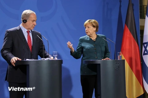 Thủ tướng Đức Angela Merkel và Thủ tướng Israel Benjamin Netanyahu tại cuộc họp báo ở Berlin. (Ảnh: Mạnh Hùng/Vietnam+)