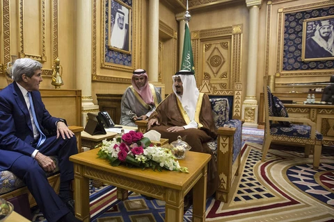 Ngoại trưởng Mỹ John Kerry và Quốc vương Saudi Arabia. (Nguồn: Reuters)