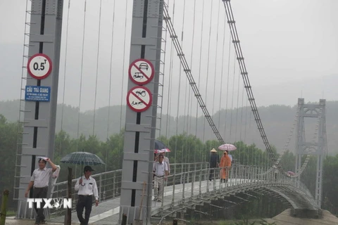 Cầu treo qua các thôn 3, 4, 5 xã Trà Giang, huyện Bắc Trà My, tỉnh Quảng Nam đã được đưa vào sử dụng. (Ảnh: Đoàn Hữu Trung/TTXVN)