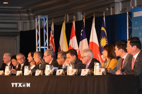 Bộ trưởng Thương mại các nước tham gia đàm phán TPP trong cuộc họp báo thông báo về thỏa thuận TPP tại hội nghị ở Atlanta ngày 5/10. (Nguồn: THX/TTXVN)