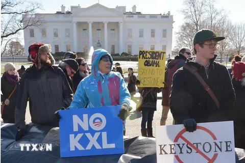 Người dân Mỹ biểu tình chống dự án xây dựng đường ống dẫn dầu Keystone XL. (Nguồn: AFP/TTXVN)