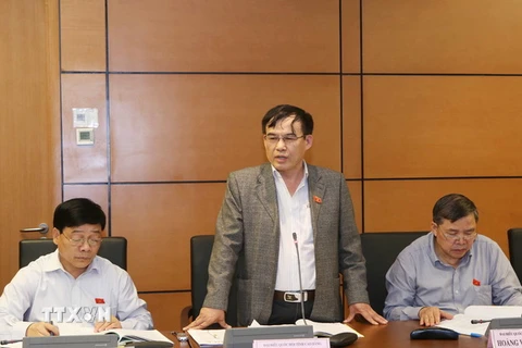 Đại biểu Quốc hội tỉnh Cao Bằng Phùng Văn Hùng phát biểu ý kiến. (Ảnh: Phương Hoa/TTXVN)