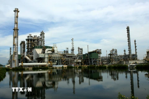 Nhà máy lọc dầu Dung Quất. (Ảnh: Huy Hùng/TTXVN)