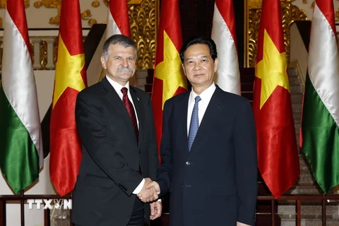 Thủ tướng Nguyễn Tấn Dũng hội kiến với Chủ tịch Quốc hội Hungary Kover Laszlo Kover Laszlo. (Ảnh: Đức Tám/TTXVN)