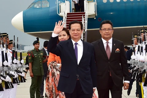 Thủ tướng Nguyễn Tấn Dũng tới Malaysia tham dự Hội nghị cấp cao ASEAN 27. (Nguồn: baochinhphu.vn)