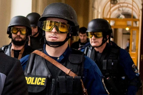 Cảnh sát Hungary trong một chiến dịch truy quét tội phạm khủng bố. (Nguồn: EPA)
