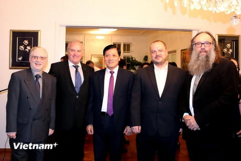 Đại sứ Trương Mạnh Sơn và các đại diện giới kinh doanh Séc. (Ảnh: Trần Quang Vinh/Vietnam+)