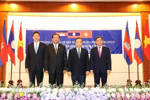 Bộ trưởng các nước tham dự Hội nghị chụp ảnh chung. (Ảnh: Phạm Kiên/TTXVN)