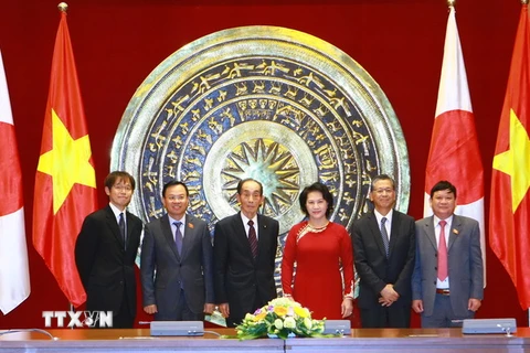Phó Chủ tịch Quốc hội Nguyễn Thị Kim Ngân đón và hội đàm với Đoàn đại biểu cấp cao Thượng viện Nhật Bản. (Ảnh: Doãn Tấn/TTXVN)