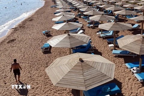Bãi biển ở Sharm El-Sheikh vắng khách du lịch. (Nguồn: AFP/TTXVN)