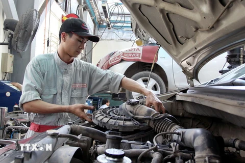 Các xe của Toyota đến sửa chữa, bảo dưỡng tại cơ sở Toyota Giải Phóng (Hà Nội). (Ảnh: Thế Duyệt/TTXVN)