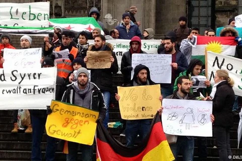 Người dân biểu tình rầm rộ phản đối phân biệt chủng tộc tại Đức. (Nguồn: DW)