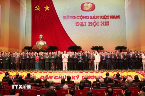 Ban Chấp hành Trung ương khóa XII ra mắt Đại hội XII của Đảng. (Nguồn: TTXVN)