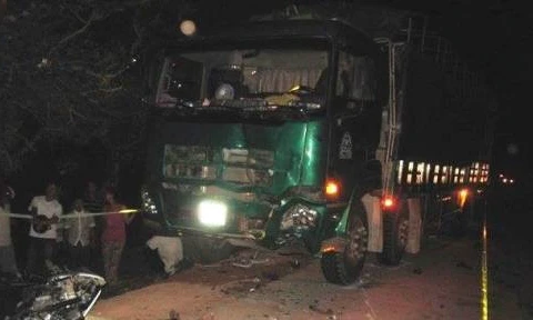 Bình Phước: Xe máy đâm trực diện xe tải, hai người tử vong