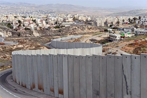 Một phần hàng rào an ninh của Israel. (Nguồn: middleeastmonitor.com)