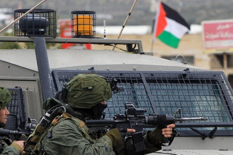 Lính Israel làm nhiệm vụ phong tỏa Qatabiya. (Nguồn: AFP)
